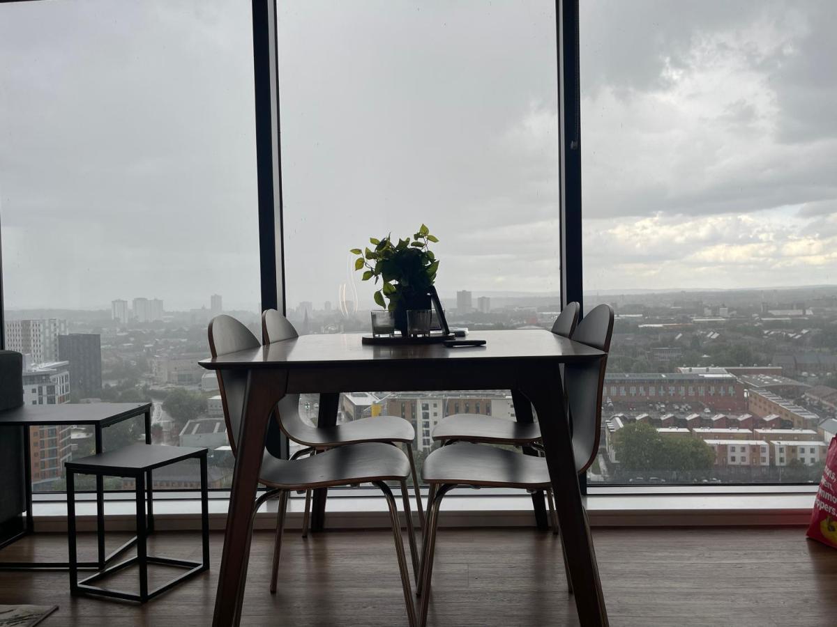 Luxury 2 Bedroom En-Suite Apartment Balcony Views Manchester Eksteriør bilde